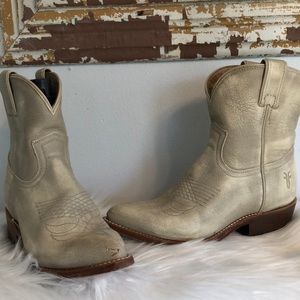 FRYE BILLY SHORT BOOT DISTRESSED CREAM SZ 6